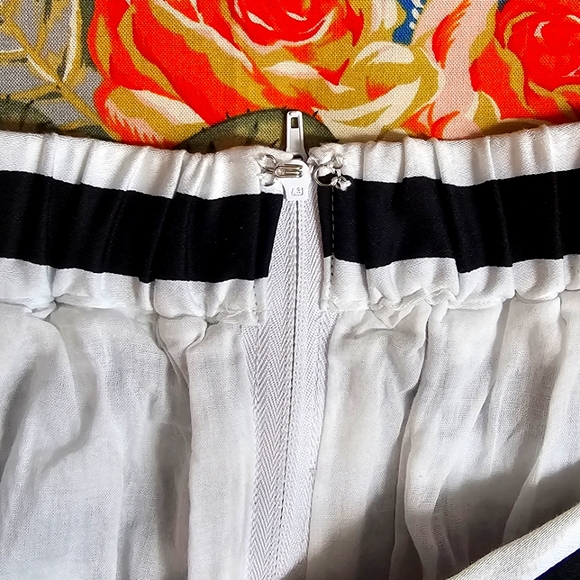 Modcloth Pleated Full Skirt, Size Large - Picture 4 of 4